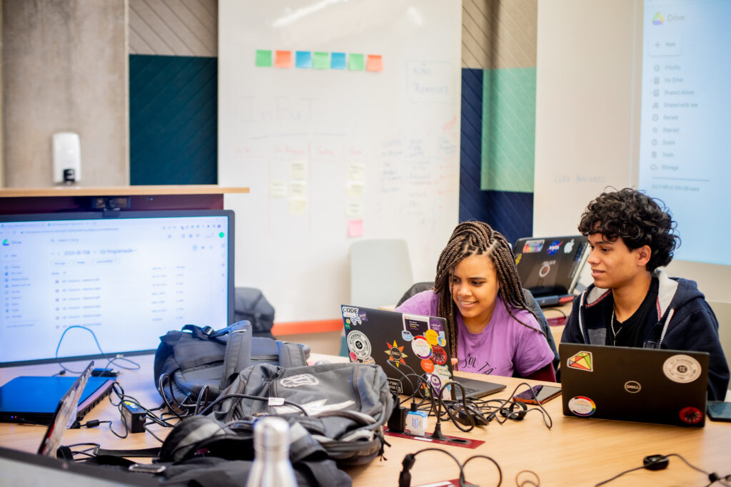 Protótipo de software desenvolvido por alunos do Inteli em ambiente colaborativo