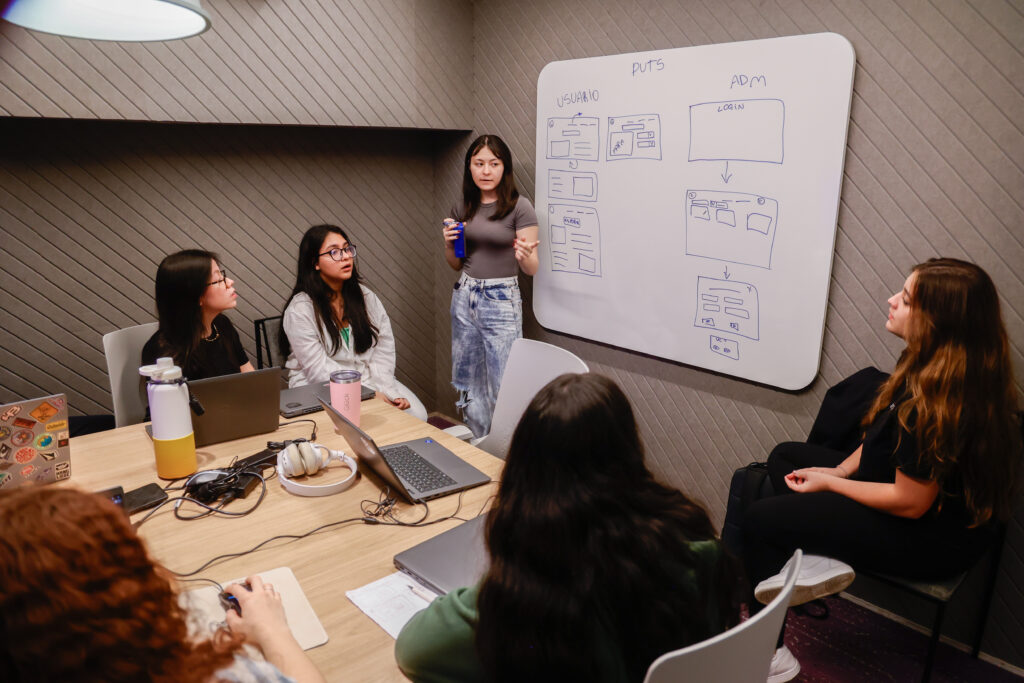 Inteli Information Systems students developing digital games in practical project